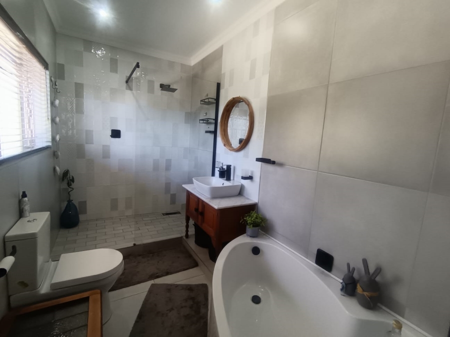 4 Bedroom Property for Sale in Hillcrest Northern Cape